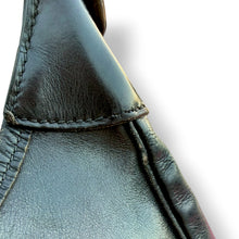 Load image into Gallery viewer, Vintage Hermès Trim 31 Box Calf Shoulder Bag in Noir
