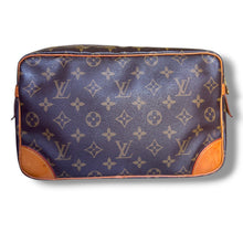 Load image into Gallery viewer, Vintage 1988 Louis Vuitton Monogram Compiègne 28 Clutch
