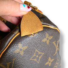 Load image into Gallery viewer, Vintage Louis Vuitton Monogram Speedy 25