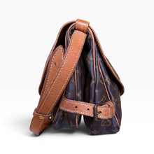 Load image into Gallery viewer, Vintage Louis Vuitton Saumur 30 Monogram Crossbody Bag