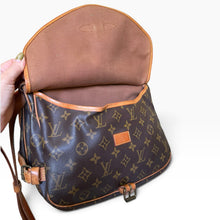 Load image into Gallery viewer, Vintage Louis Vuitton Saumur 30 Monogram Crossbody Bag
