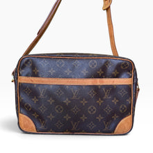 Load image into Gallery viewer, Vintage Louis Vuitton Trocadéro 30 Monogram Crossbody Bag