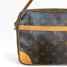 Load image into Gallery viewer, Vintage Louis Vuitton Trocadéro 30 Monogram Crossbody Bag