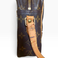 Load image into Gallery viewer, Vintage Louis Vuitton Trocadéro 30 Monogram Crossbody Bag