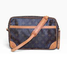 Load image into Gallery viewer, Vintage Louis Vuitton Trocadéro 30 Monogram Crossbody Bag