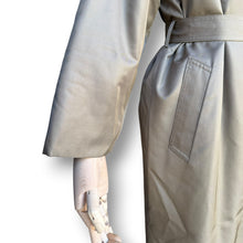 Load image into Gallery viewer, Kanebo Silk Pure Silk Coat with Fur Collar
