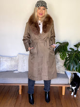 Load image into Gallery viewer, Kanebo Silk Pure Silk Coat with Fur Collar