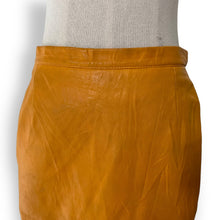 Load image into Gallery viewer, Unusual Vintage Tangerine Leather Set
