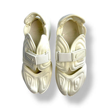 Load image into Gallery viewer, Nike Aqua Rift – Triple White - UK4