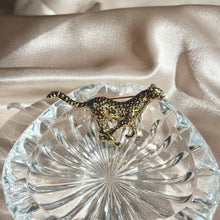 Load image into Gallery viewer, Vintage Gold-Tone Leopard Brooch