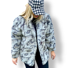 Load image into Gallery viewer, Gorgeous Vintage Leopard Print Faux Fur Coat