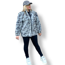 Load image into Gallery viewer, Gorgeous Vintage Leopard Print Faux Fur Coat