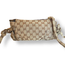 Load image into Gallery viewer, Adorable Vintage Gucci Hysteria Clutch