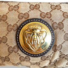 Load image into Gallery viewer, Adorable Vintage Gucci Hysteria Clutch