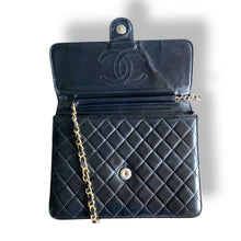 Load image into Gallery viewer, Vintage Chanel Matelassé Quilted Leather Shoulder Bag