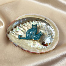 Load image into Gallery viewer, Vintage Enamel Cat Brooch

