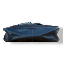Load image into Gallery viewer, Vintage Hermès Trim 31 Box Calf Shoulder Bag in Noir
