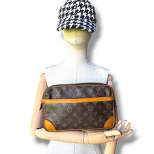 Load image into Gallery viewer, Vintage 1988 Louis Vuitton Monogram Compiègne 28 Clutch
