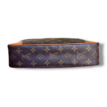 Load image into Gallery viewer, Vintage 1988 Louis Vuitton Monogram Compiègne 28 Clutch
