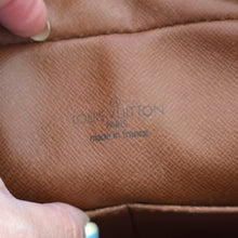 Load image into Gallery viewer, Vintage 1988 Louis Vuitton Monogram Compiègne 28 Clutch
