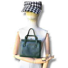 Load image into Gallery viewer, Vintage Emerald Green Lizard Leather Frame Handbag
