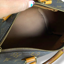 Load image into Gallery viewer, Vintage Louis Vuitton Monogram Speedy 25
