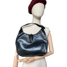 Load image into Gallery viewer, Vintage Hermès Trim 31 Box Calf Shoulder Bag in Noir
