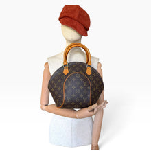 Load image into Gallery viewer, Vintage Louis Vuitton Monogram Ellipse Handbag
