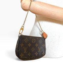 Load image into Gallery viewer, Vintage Louis Vuitton Monogram Mini Pochette Accessoires
