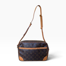 Load image into Gallery viewer, Vintage Louis Vuitton Trocadéro 30 Monogram Crossbody Bag
