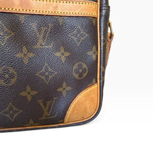 Load image into Gallery viewer, Vintage Louis Vuitton Trocadéro 30 Monogram Crossbody Bag
