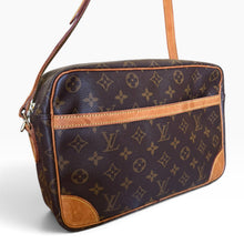 Load image into Gallery viewer, Vintage Louis Vuitton Trocadéro 30 Monogram Crossbody Bag
