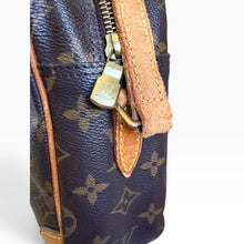 Load image into Gallery viewer, Vintage Louis Vuitton Trocadéro 30 Monogram Crossbody Bag
