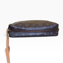 Load image into Gallery viewer, Vintage Louis Vuitton Trocadéro 30 Monogram Crossbody Bag

