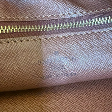 Load image into Gallery viewer, Vintage Louis Vuitton Trocadéro 30 Monogram Crossbody Bag
