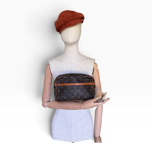 Load image into Gallery viewer, Vintage 1986 Louis Vuitton Compiegne 23 Monogram Clutch
