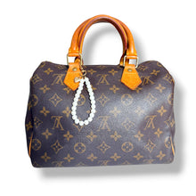 Load image into Gallery viewer, Vintage Louis Vuitton Monogram Speedy 25
