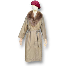 Load image into Gallery viewer, Kanebo Silk Pure Silk Coat with Fur Collar
