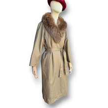 Load image into Gallery viewer, Kanebo Silk Pure Silk Coat with Fur Collar
