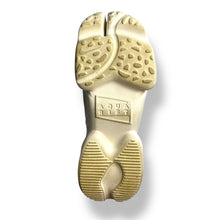 Load image into Gallery viewer, Nike Aqua Rift – Triple White - UK4
