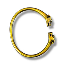 Load image into Gallery viewer, Vintage Brass Twin-Head Bangle – 7cm Diameter
