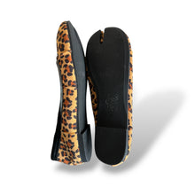 Load image into Gallery viewer, Unworn Preloved Leopard Print Tabi Pumps
