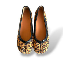 Load image into Gallery viewer, Unworn Preloved Leopard Print Tabi Pumps
