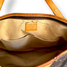 Load image into Gallery viewer, Louis Vuitton Monogram Estrella Shoulder Tote
