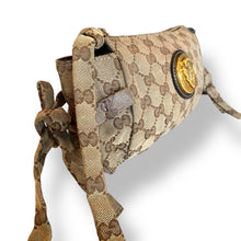 Load image into Gallery viewer, Adorable Vintage Gucci Hysteria Clutch
