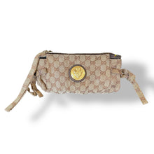 Load image into Gallery viewer, Adorable Vintage Gucci Hysteria Clutch
