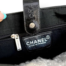 Load image into Gallery viewer, Chanel Beach Print Chocolate Bar Tote – 5-Series, 1997–1999

