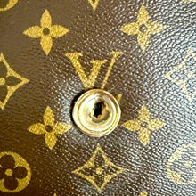 Load image into Gallery viewer, Louis Vuitton Monogram St Cloud Crossbody – Vintage with Character
