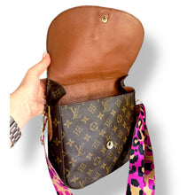 Load image into Gallery viewer, Louis Vuitton Monogram St Cloud Crossbody – Vintage with Character
