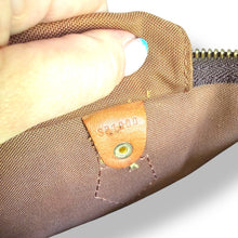 Load image into Gallery viewer, Louis Vuitton Monogram Speedy 35 – Vintage with Character
